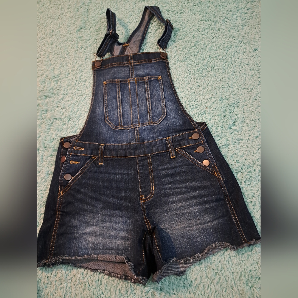 Cute Jean overall shorts !
